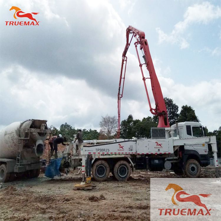 混凝土泵車操作時(shí)應(yīng)注意什么