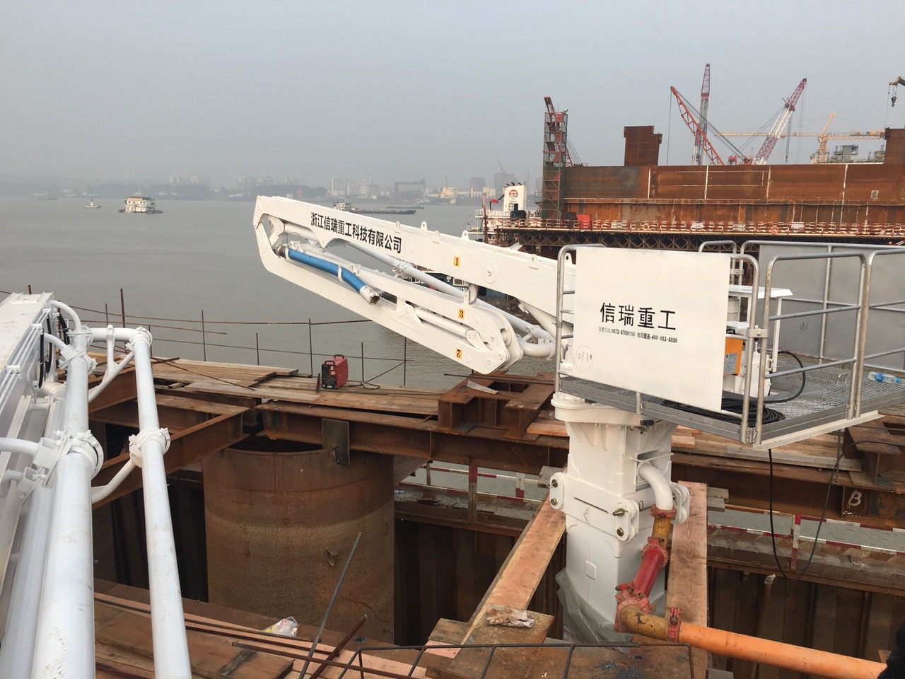 專業(yè)塔吊式布料機(jī) 22米液壓布料機(jī)生產(chǎn)商 工程機(jī)械專賣，帶膠管 15米液壓布料機(jī)價(jià)格