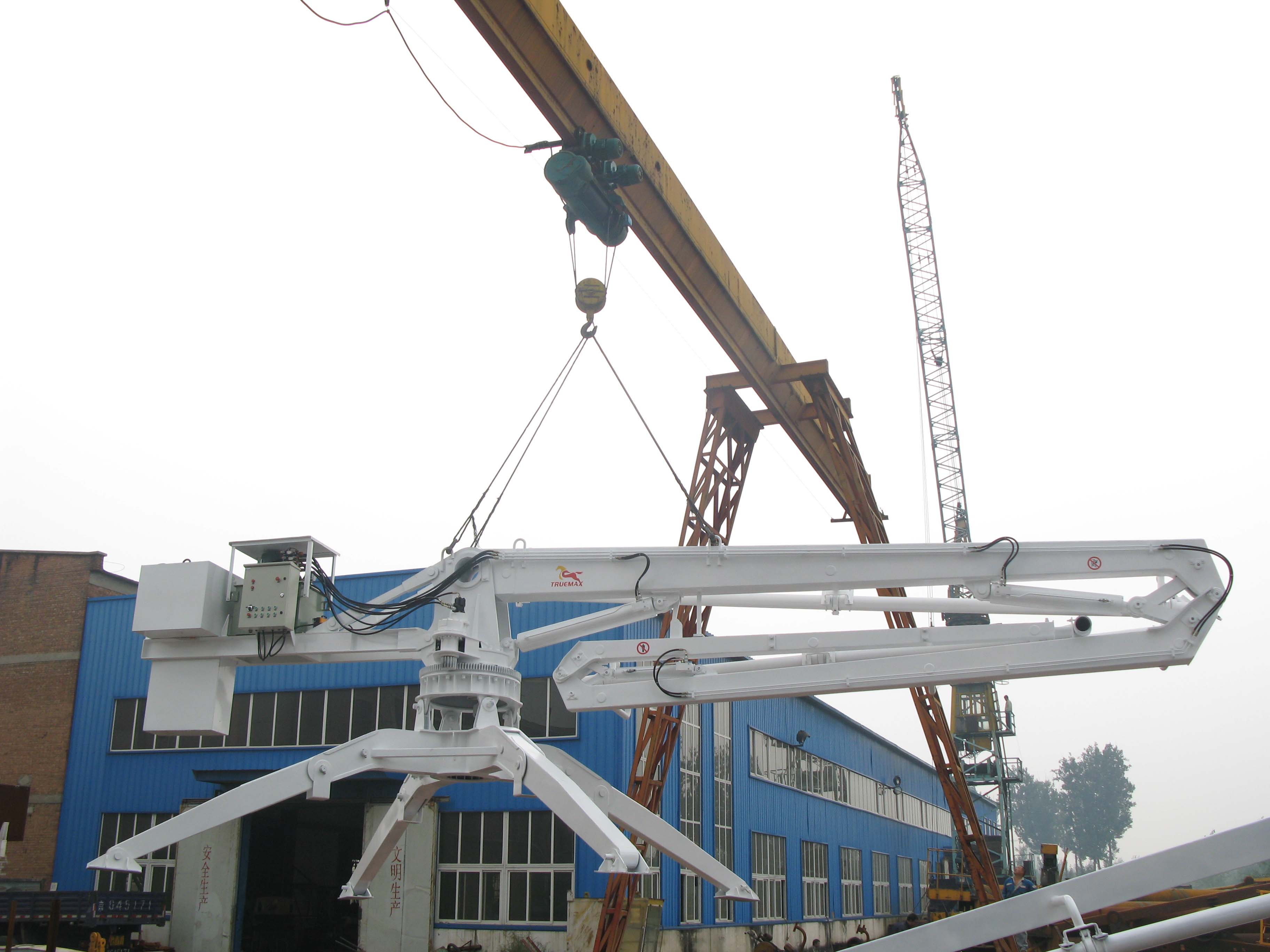 17米移動(dòng)式液壓布料機(jī)