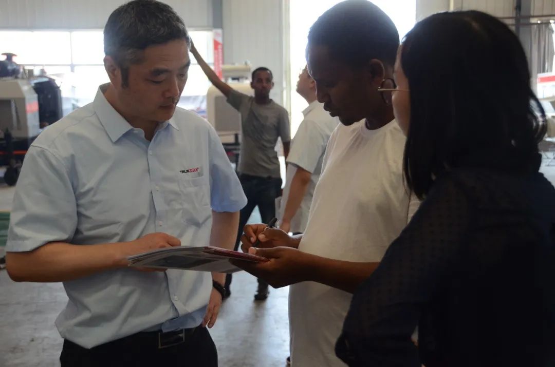 信瑞重工“可敬的人”余軍:放歌四海志 風雨壯我行(圖5) 信瑞重工“可敬的人”余軍:放歌四海志 風雨壯我行(圖5)