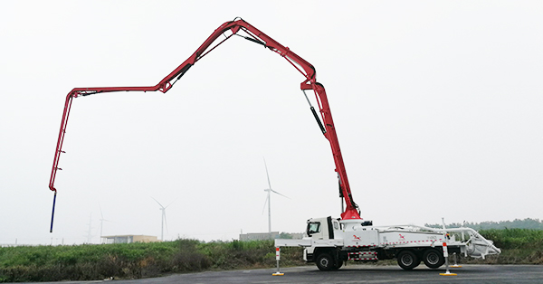 管材拉彎時(shí)混凝土布料機(jī)穩(wěn)定性的狀態(tài)