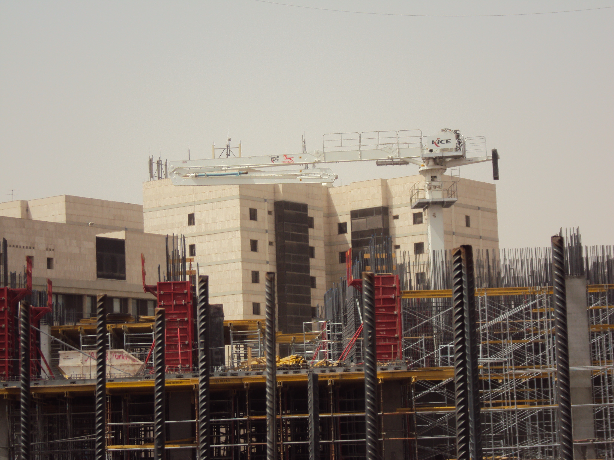 內(nèi)爬液壓布料機的使用