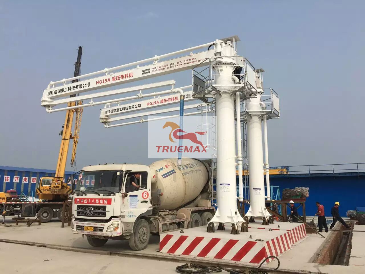 19米專(zhuān)業(yè)制梁布料機(jī).jpg 19米專(zhuān)業(yè)制梁布料機(jī).jpg