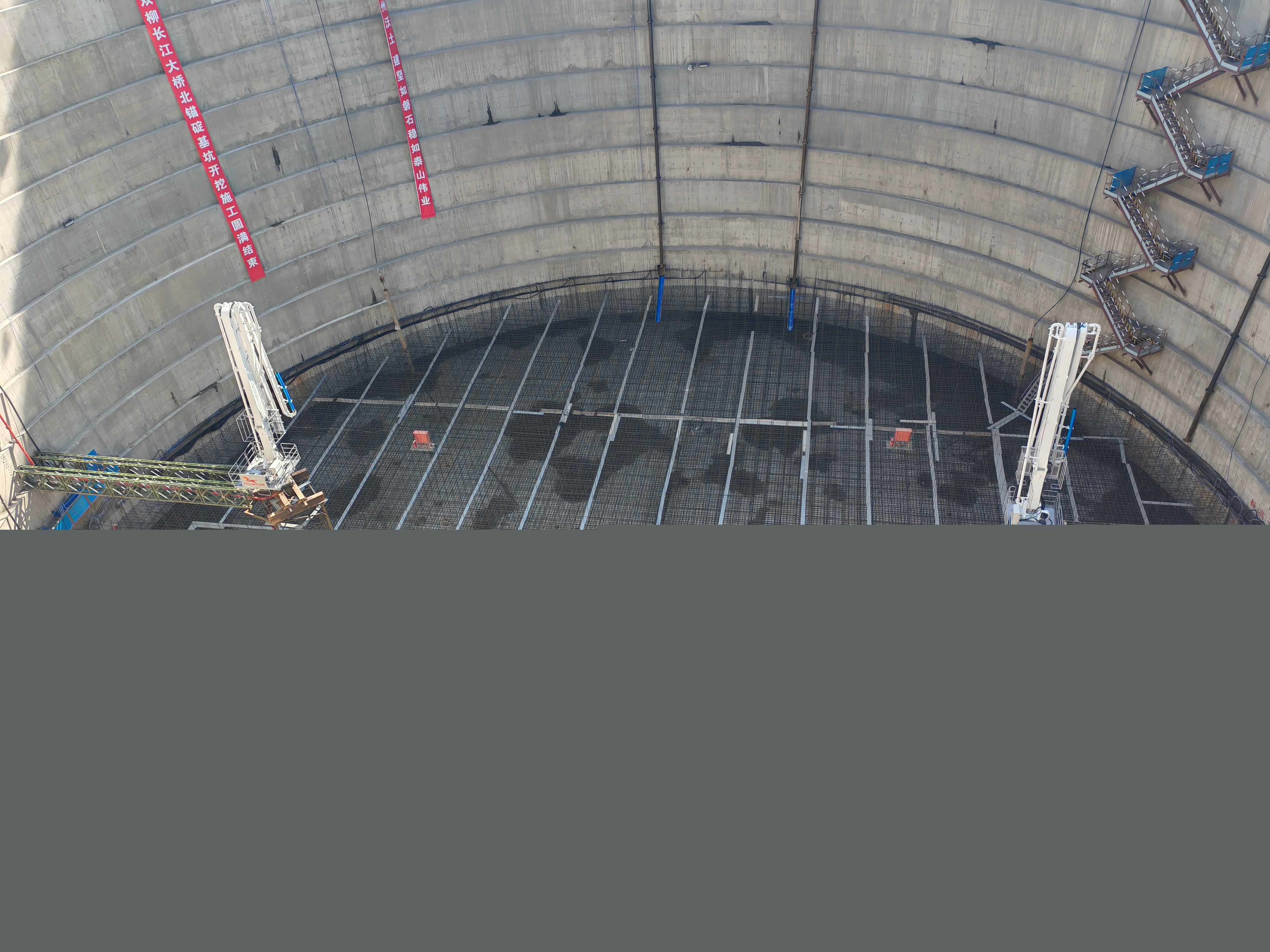 雙柳大橋錨碇布料機(jī)澆筑