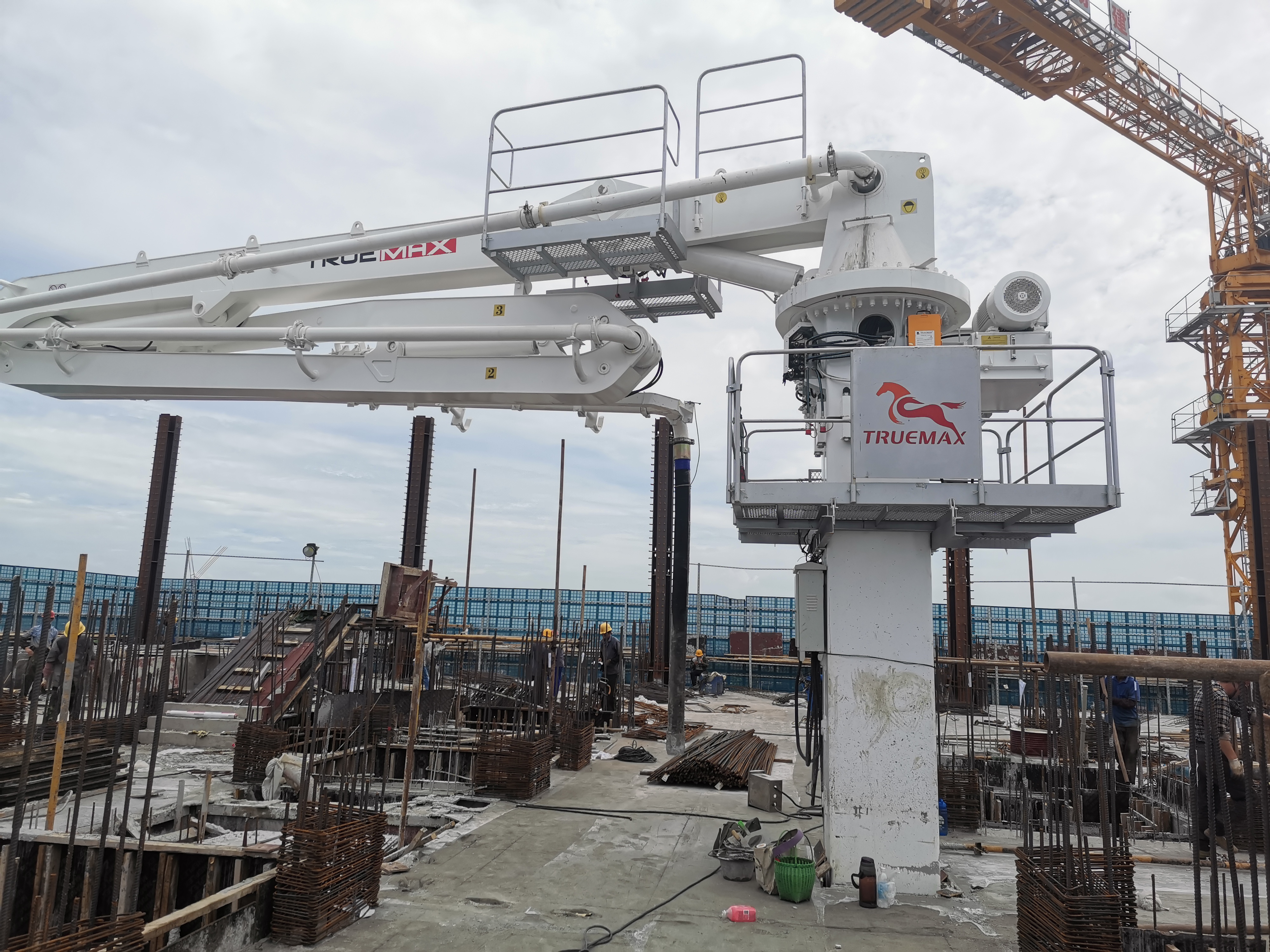 內(nèi)爬式液壓布料機(jī)