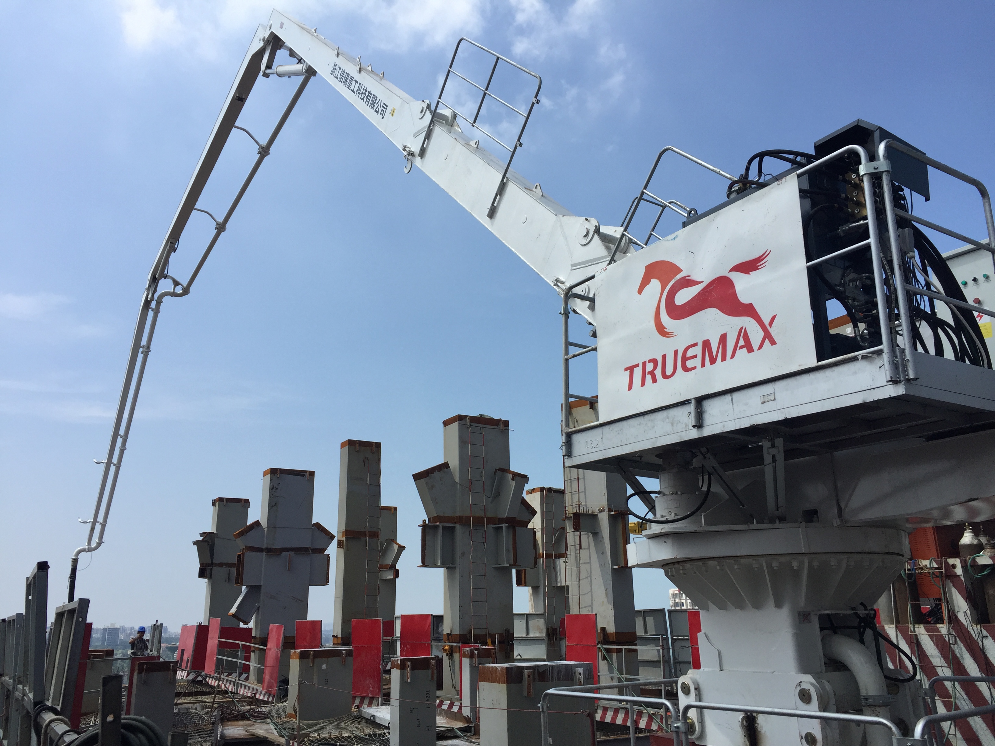 內(nèi)爬式液壓布料機(jī)