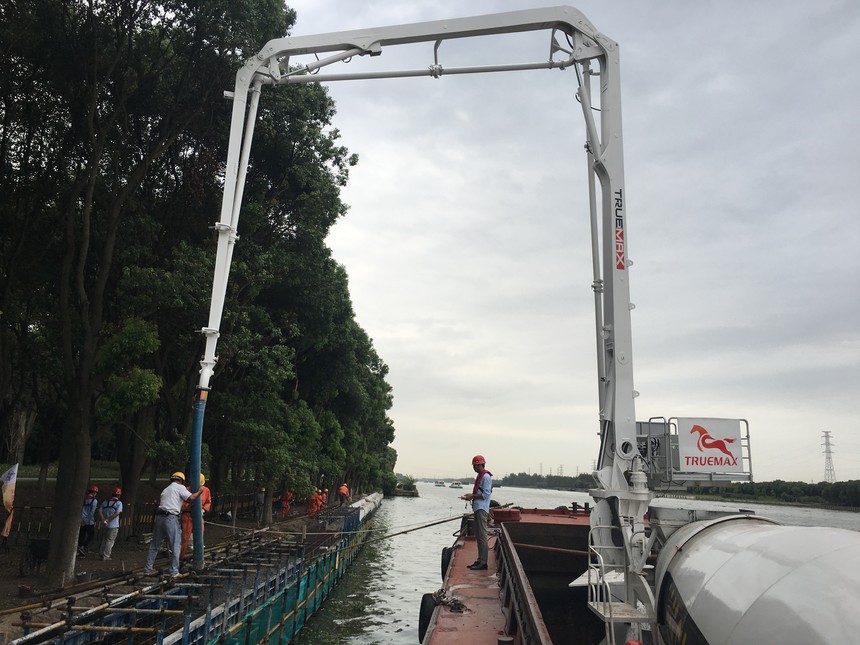 HG21AM布料機(jī)+50泵+20方攪拌罐-河道治理項(xiàng)目-上海(圖2) HG21AM布料機(jī)+50泵+20方攪拌罐-河道治理項(xiàng)目-上海(圖2)